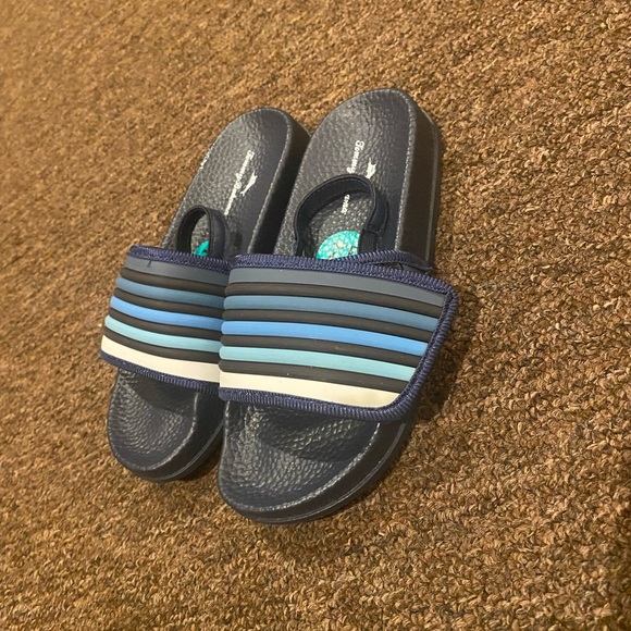 Like NEW W/O tags - Tommy Bahama Boys Sz 12 Sandals blue striped adjustable - Picture 2 of 5